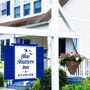 blueshuttersinn.com