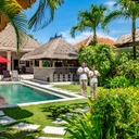 villabugis.com